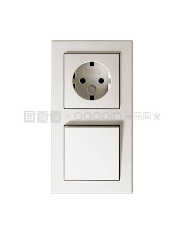 白色背景上的墙壁插座 简约设计中的实用美学